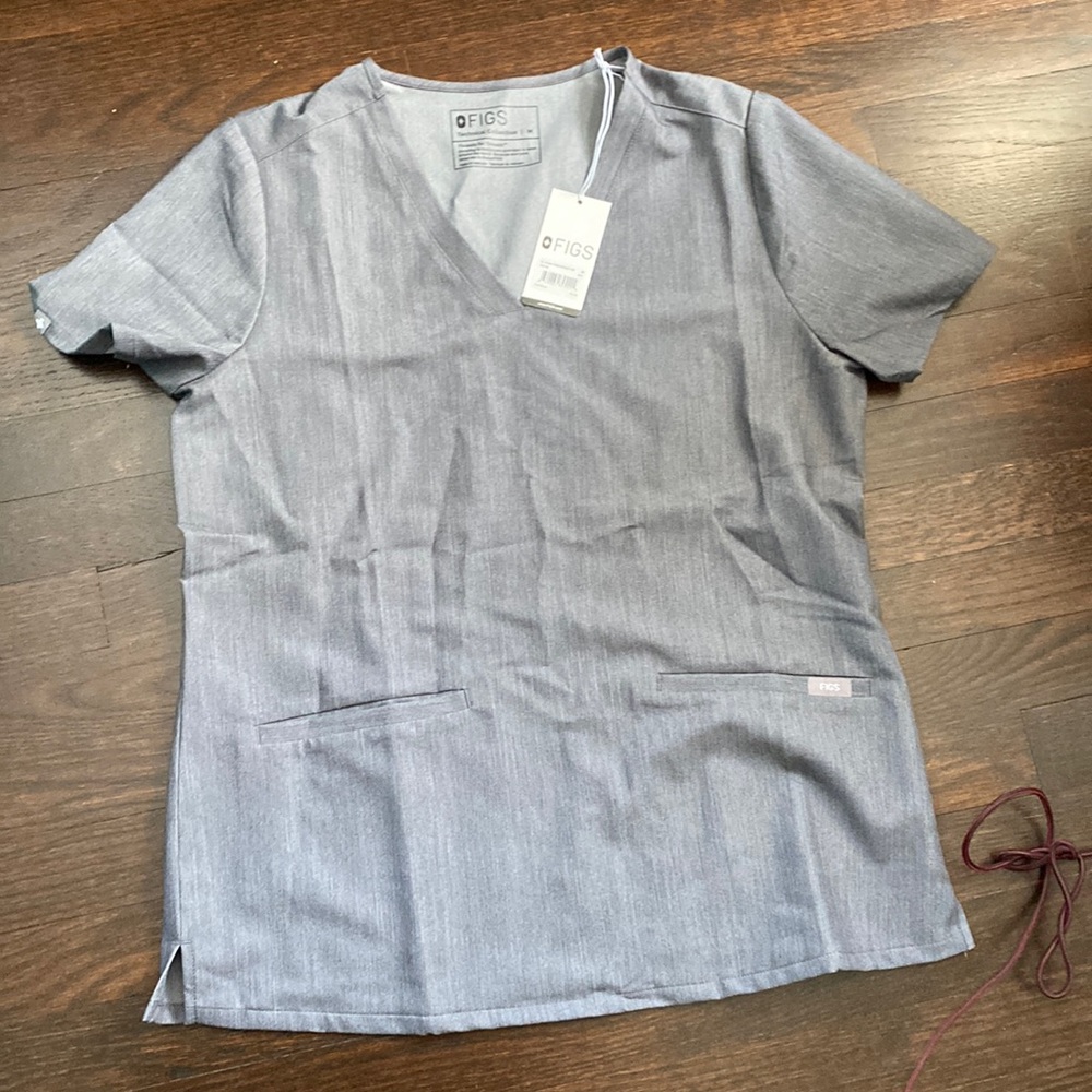 FIGS casma 3 pocket scrub top NWT